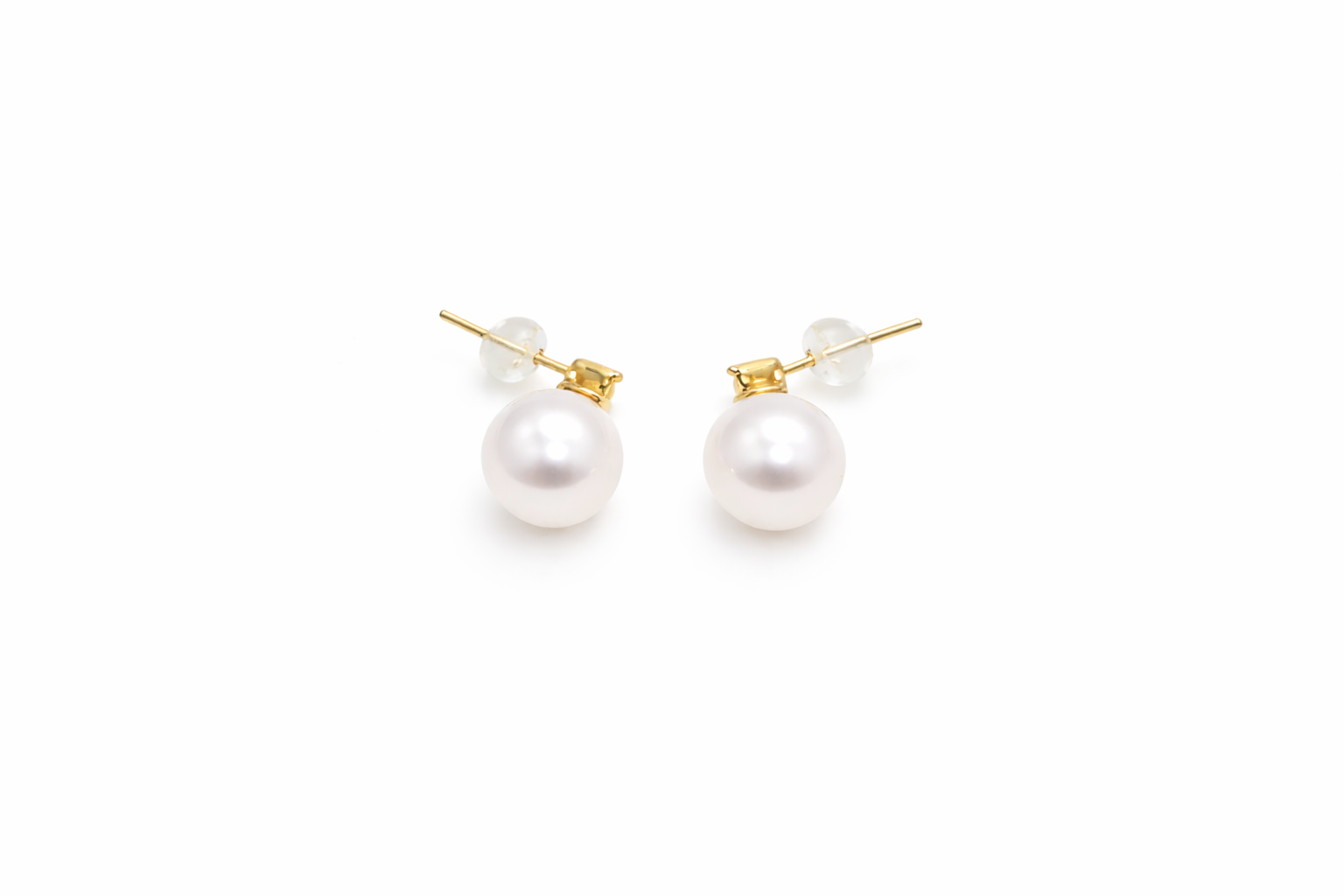 Luna Radiance pearl set detail — high-luster round pearls with 14K gold