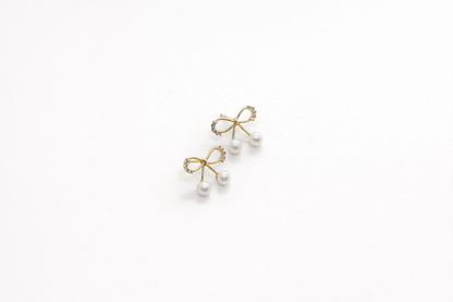 Bow Pearl Stud Earrings