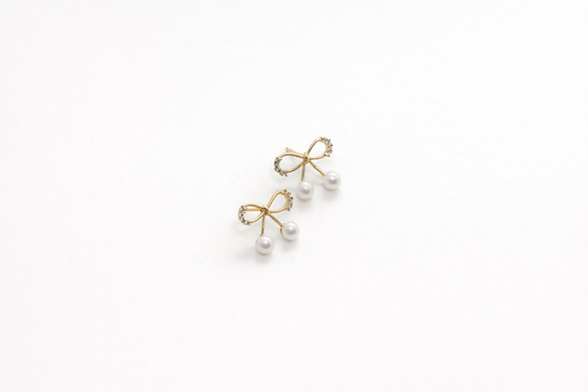 Bow Pearl Stud Earrings