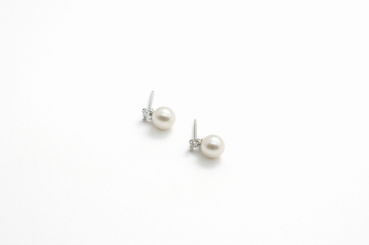 Everyday Pearl Stud Earrings