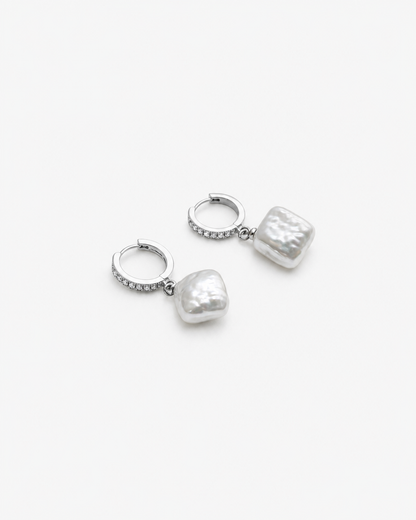 Baroque Pearl Silver Hoop Earrings (4:5)