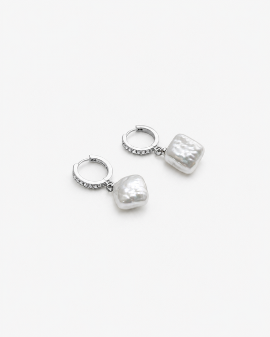 Baroque Pearl Silver Hoop Earrings (4:5)