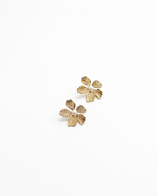 Pearl Flower Stud Earrings (4:5)