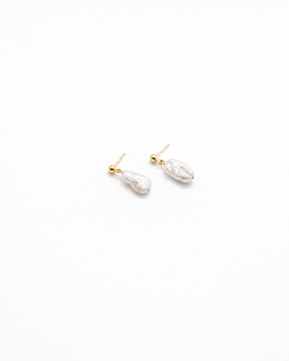 Everyday Baroque Pearl Drop Studs (4:5)