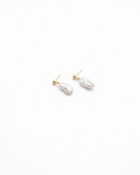 Everyday Baroque Pearl Drop Studs (4:5)