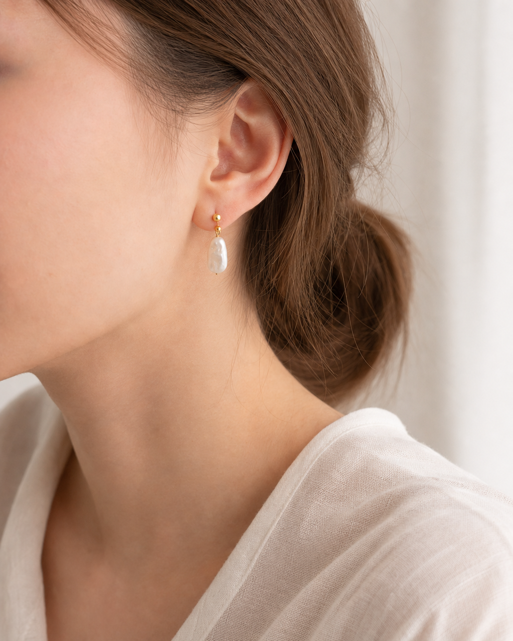 Everyday Baroque Pearl Drop Studs (4:5)