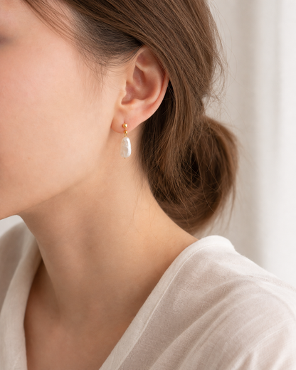Everyday Baroque Pearl Drop Studs (4:5)