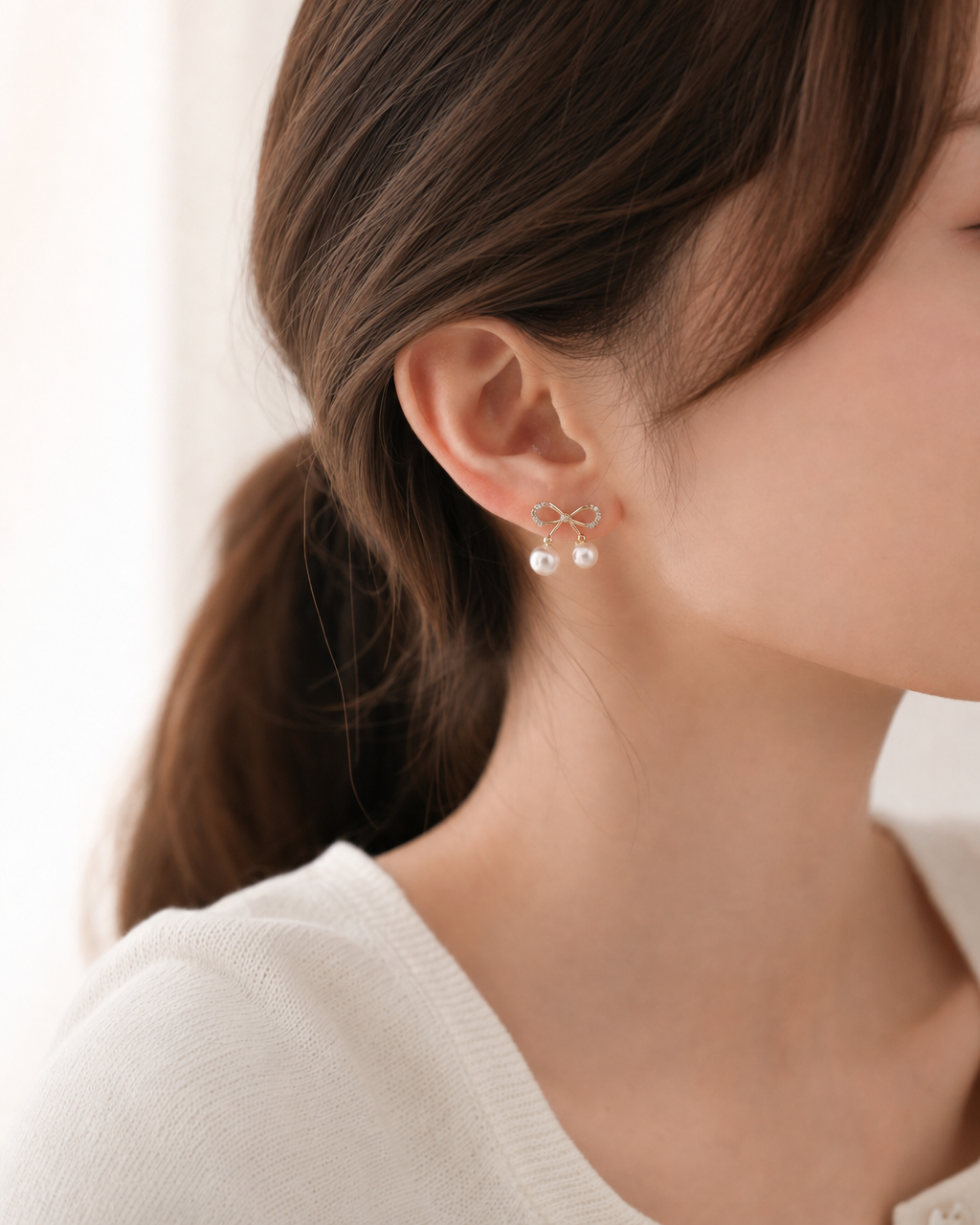 Bow Pearl Stud Earrings (4:5)