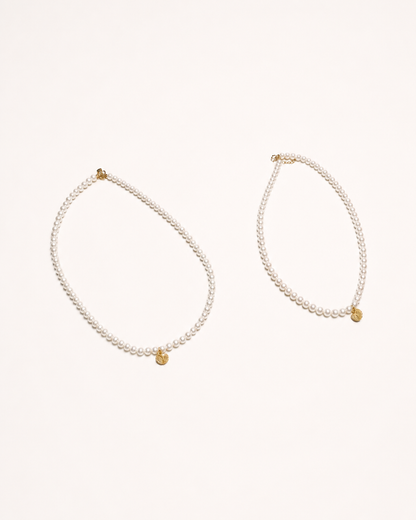 Little Medallion Necklace — Mom & Daughter Matching (4:5)