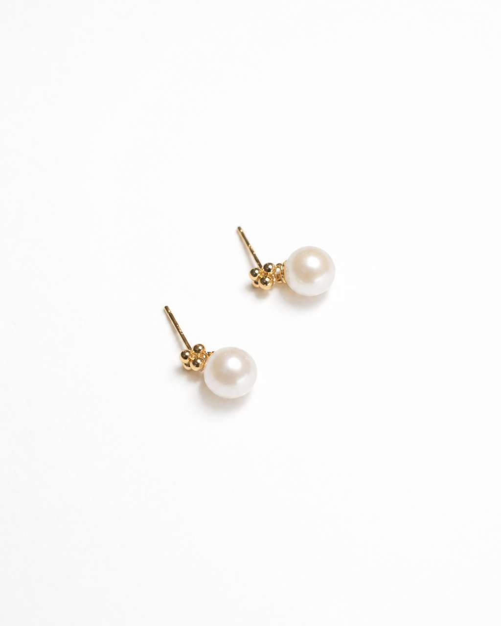 Soft Murmur Pearl Studs (Gold or Silver) (4:5)
