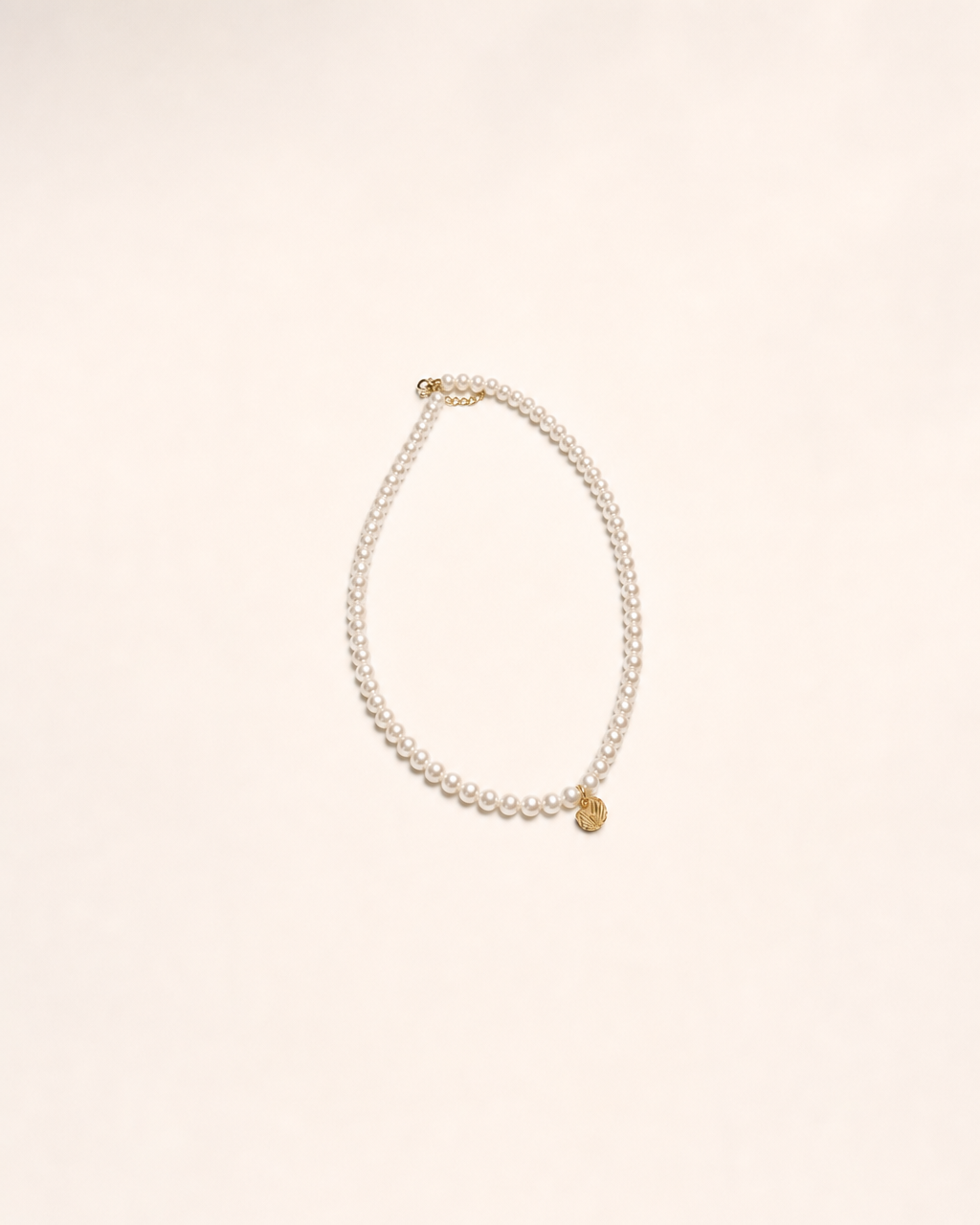 Little Medallion Necklace — Mom & Daughter Matching (4:5)