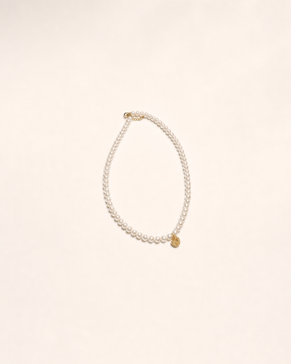 Little Medallion Necklace — Mom & Daughter Matching (4:5)